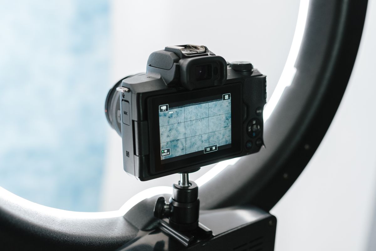 Camera mounted inside a ring light, illustrating 360 photo booth lighting